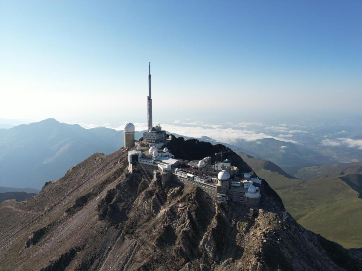 Coeur de ville, loft 3 étoiles lumineux au pied des Pyrénées Bagnères-de-Bigorre Esterno foto