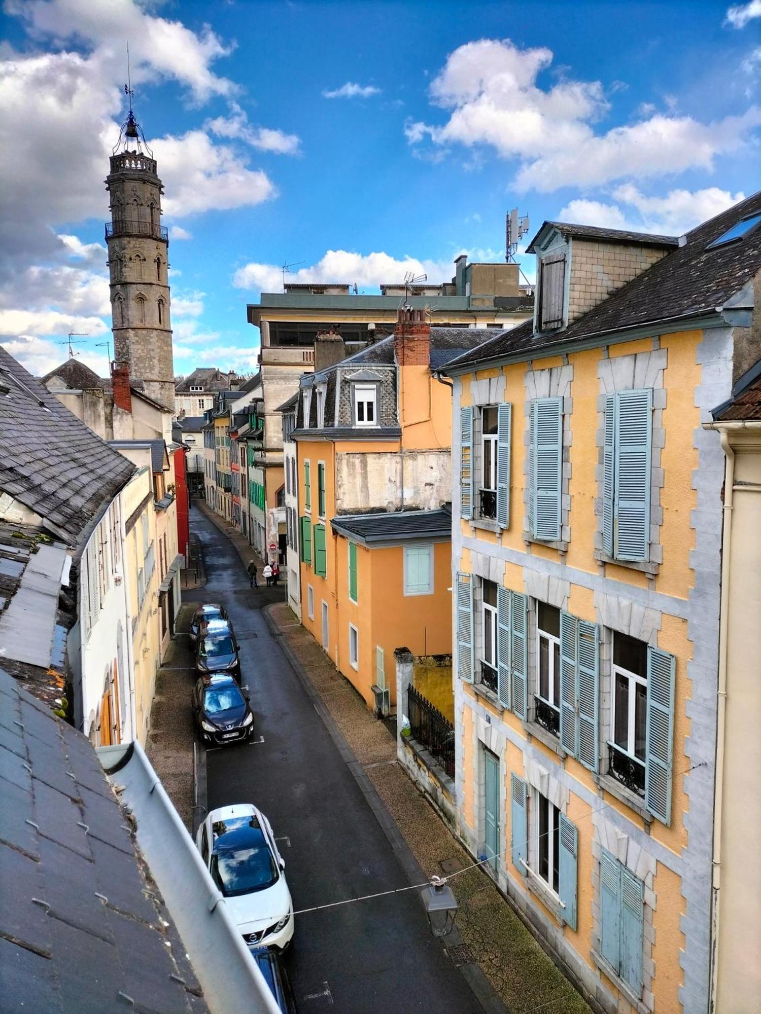 Coeur de ville, loft 3 étoiles lumineux au pied des Pyrénées Bagnères-de-Bigorre Esterno foto
