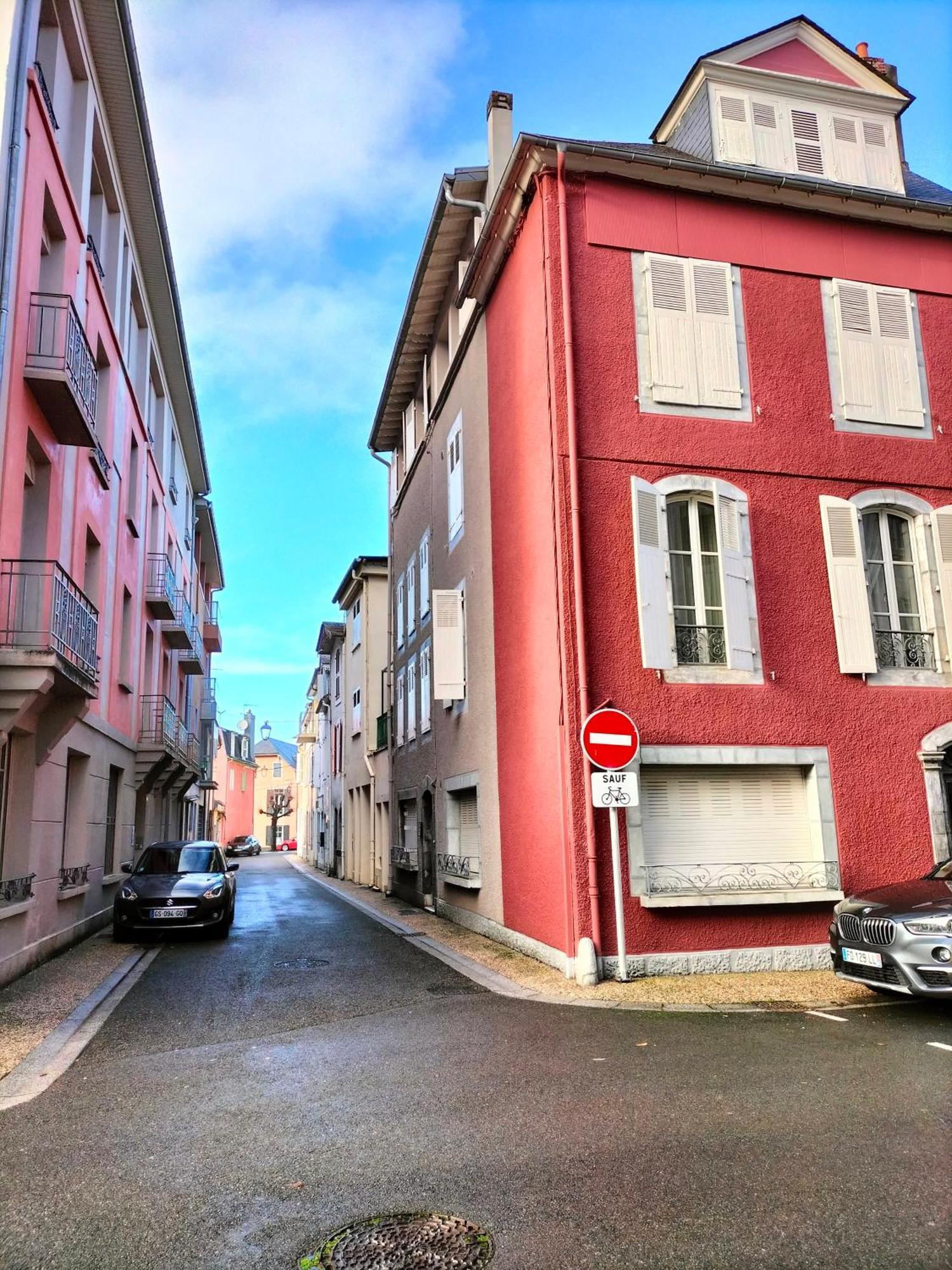 Coeur de ville, loft 3 étoiles lumineux au pied des Pyrénées Bagnères-de-Bigorre Esterno foto