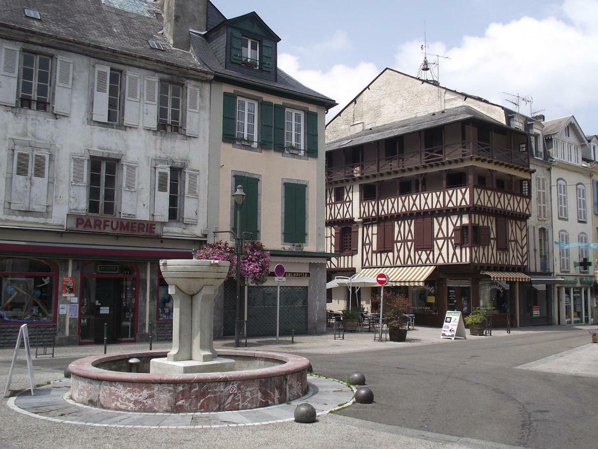 Coeur de ville, loft 3 étoiles lumineux au pied des Pyrénées Bagnères-de-Bigorre Esterno foto